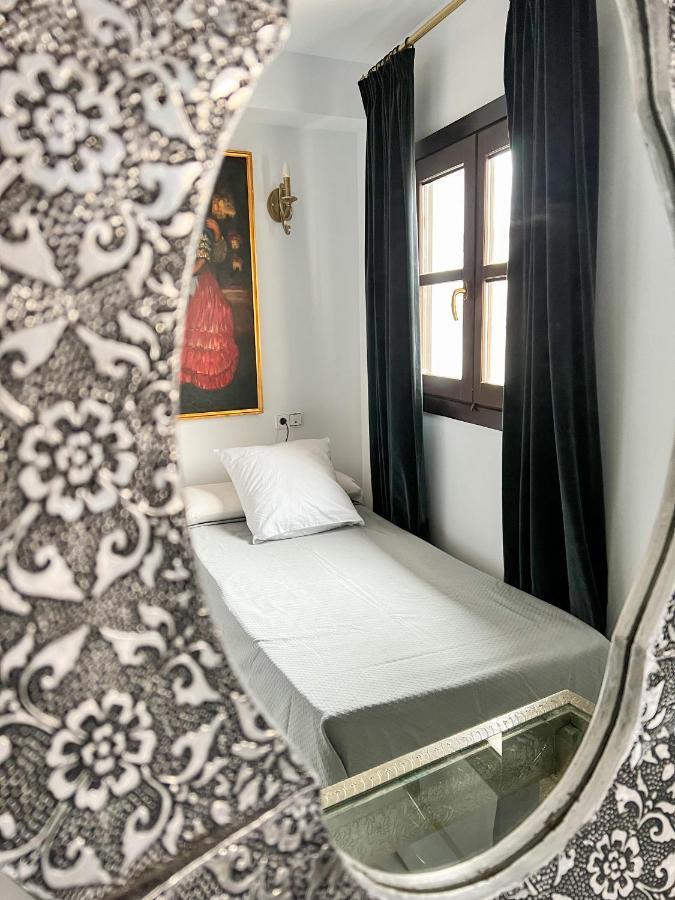 Hostal Servilia Carmona  Ngoại thất bức ảnh