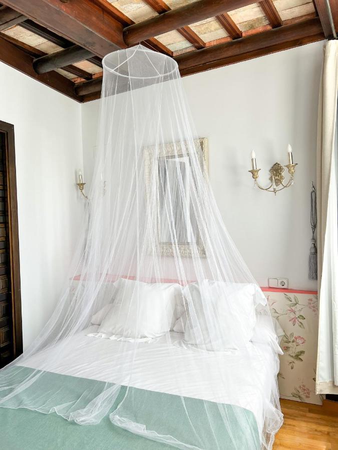 Hostal Servilia Carmona  Ngoại thất bức ảnh