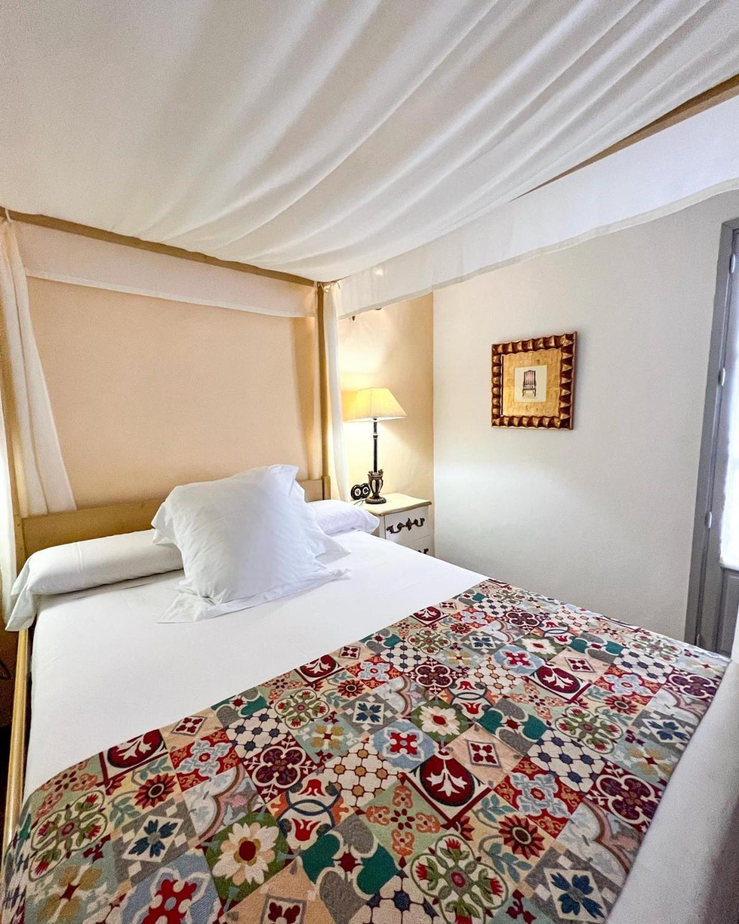 Hostal Servilia Carmona  Ngoại thất bức ảnh