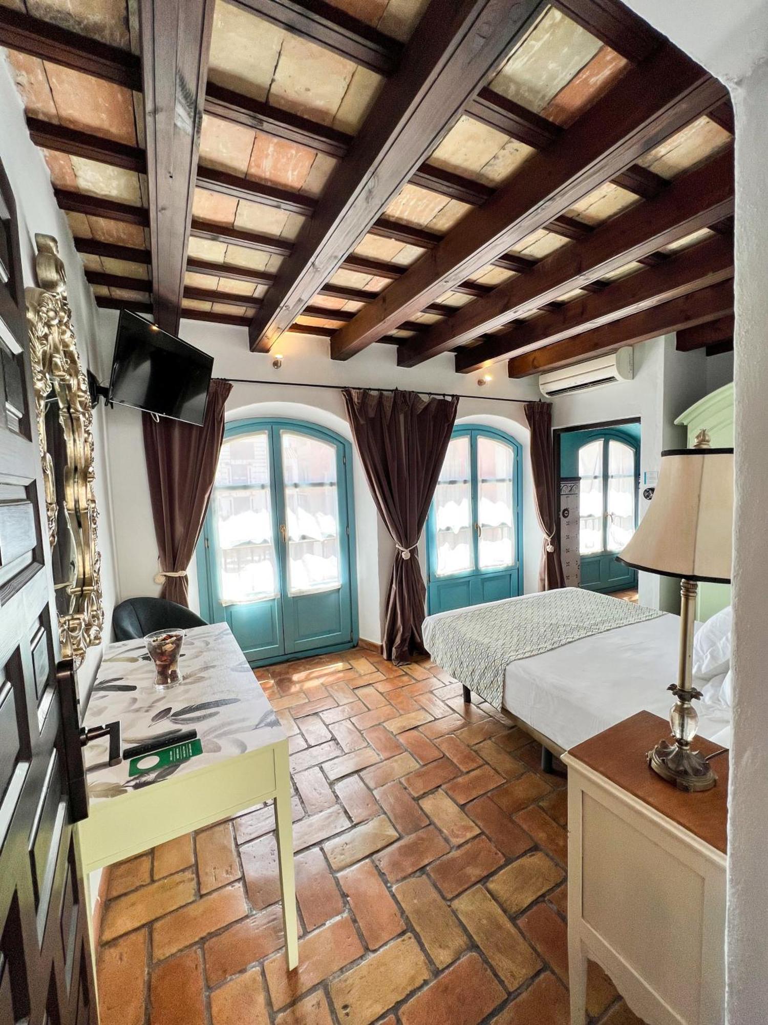 Hostal Servilia Carmona  Ngoại thất bức ảnh